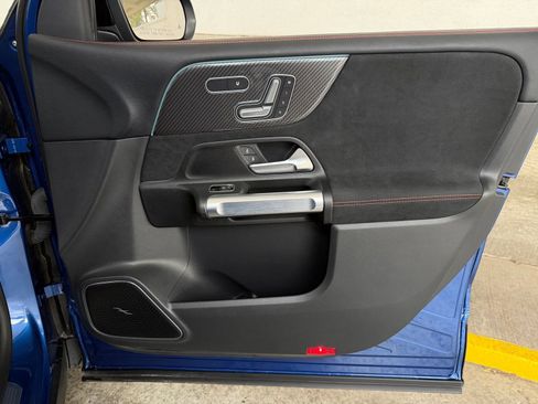 Used 2024 Mercedes-Benz GLB 250 4MATIC image 20