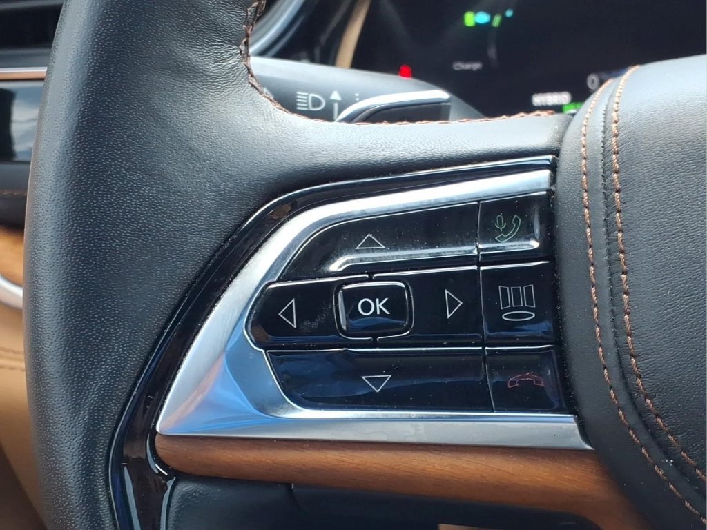 Used 2023 Jeep Grand Cherokee Summit AWD/4WD image 23