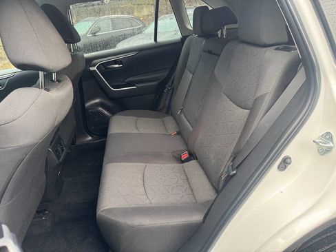 Used 2022 Toyota RAV4 XLE image 32