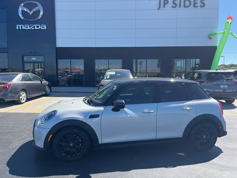 Used 2022 MINI Cooper 4-Door Hardtop FWD image 2