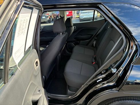 Used 2025 Hyundai Venue SE image 30