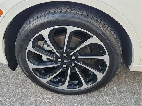 Certified 2024 Lincoln Nautilus Black Label image 7