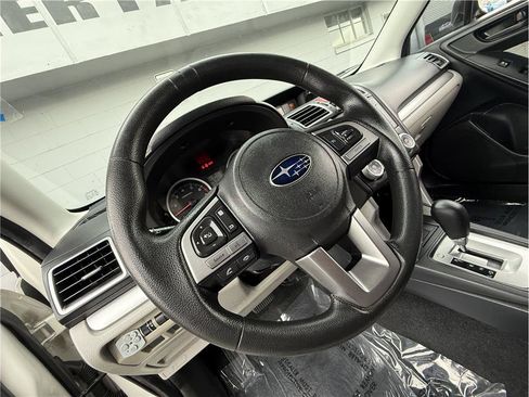 Used 2018 Subaru Forester 2.5i AWD/4WD image 12