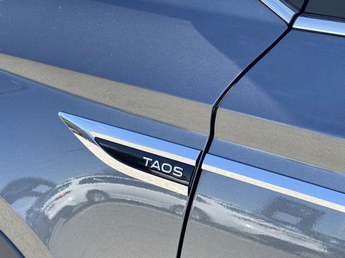 Used 2023 Volkswagen Taos SE FWD image 16