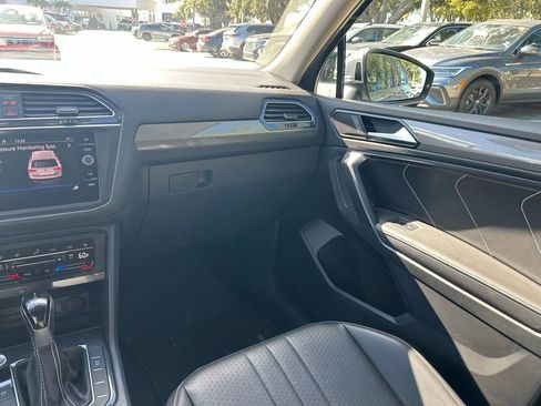 Used 2022 Volkswagen Tiguan SE image 11