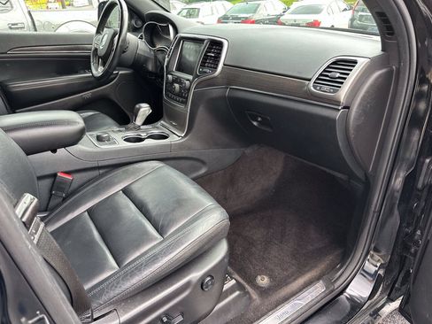 Used 2018 Jeep Grand Cherokee Limited AWD/4WD image 12