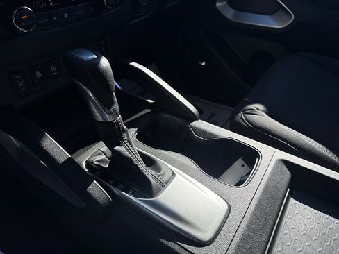 Used 2025 Nissan Frontier SV w/ SV Convenience Package image 25