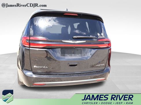 Used 2022 Chrysler Pacifica Limited FWD image 16