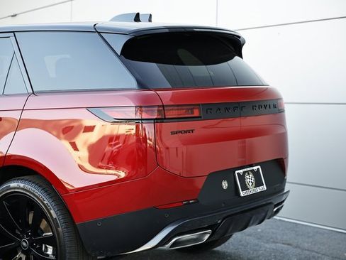 New 2025 Land Rover Range Rover Sport SE image 9