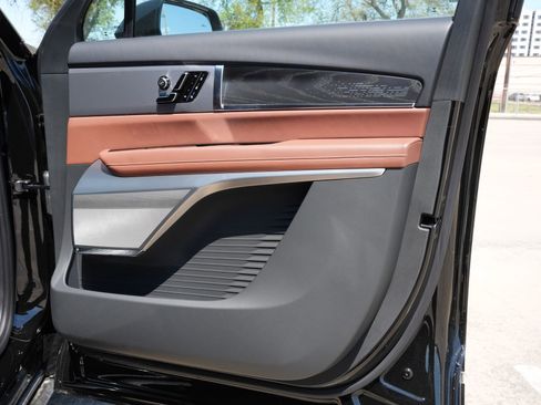 New 2026 Cadillac Vistiq Platinum w/ LPO, Floor Liner Package image 29