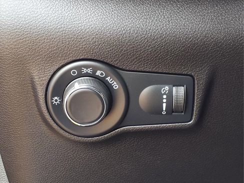 Used 2023 Jeep Compass Sport image 18