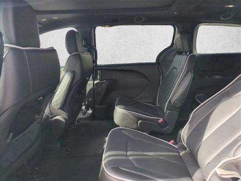 New 2026 Chrysler Pacifica Limited image 11