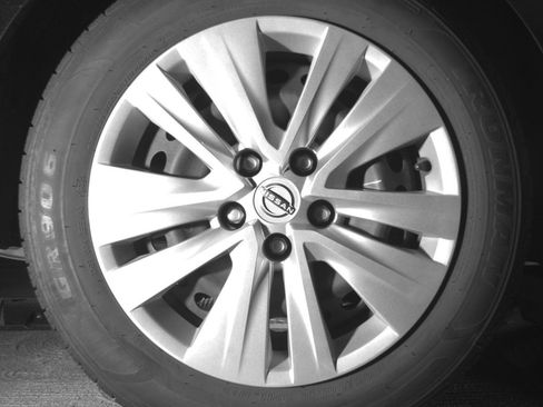 Used 2025 Nissan Sentra S FWD image 15