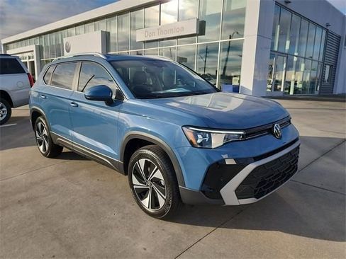 New 2026 Volkswagen Taos SE image 1