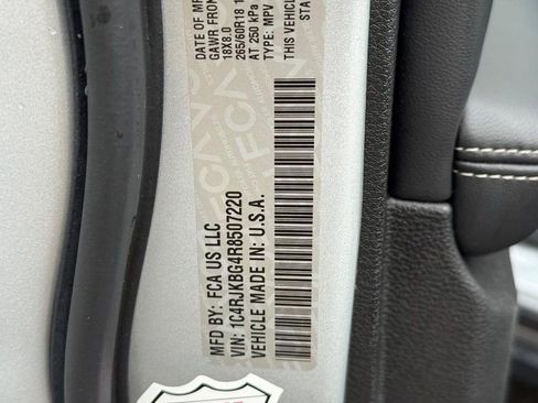 Used 2024 Jeep Grand Cherokee L Limited w/ Luxury Tech Group II image 24