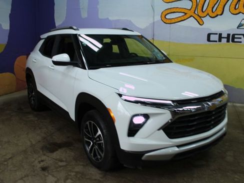 Used 2025 Chevrolet TrailBlazer LT w/ Convenience Package image 4