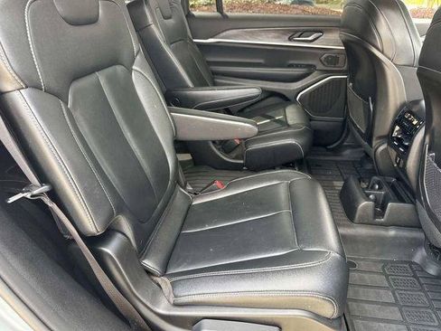 Used 2022 Jeep Grand Cherokee L Limited AWD/4WD image 12