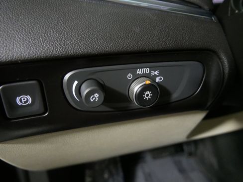 Used 2021 Buick Enclave Essence w/ Sound and Sites Package AWD/4WD image 18