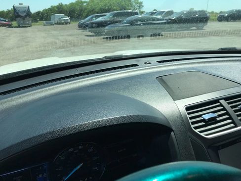 Used 2017 Ford Explorer XLT w/ Equipment Group 202A AWD/4WD image 39