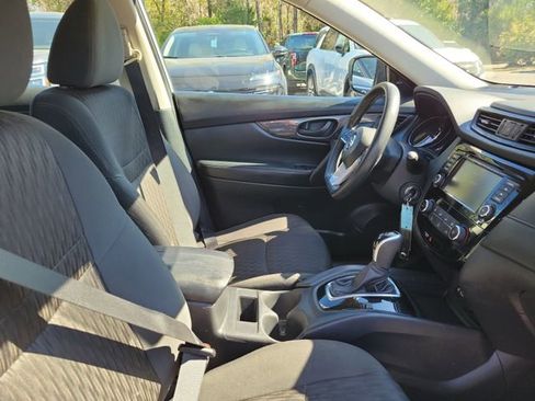 Used 2020 Nissan Rogue S image 32