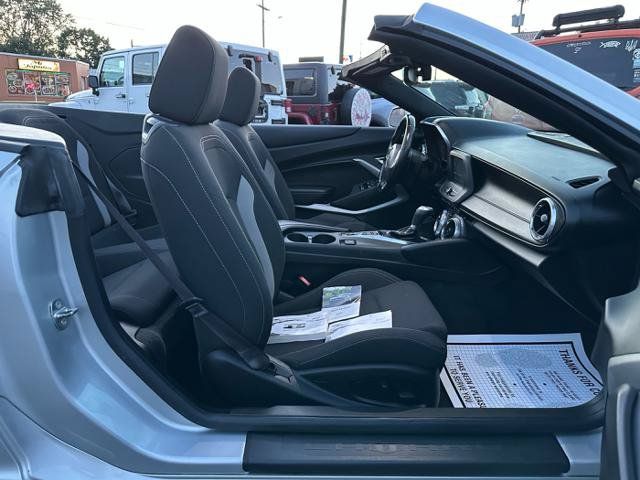 Used 2017 Chevrolet Camaro LT RWD image 15