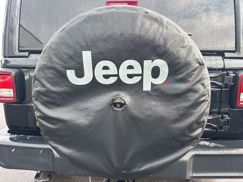 Used 2020 Jeep Wrangler Unlimited Freedom Edition image 28