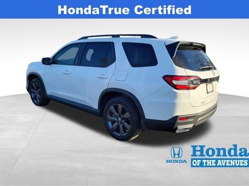 Used 2025 Honda Pilot Sport image 5