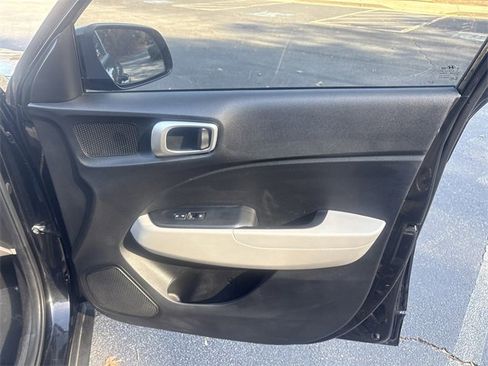 Used 2022 Hyundai Venue SEL w/ Cargo Package image 19