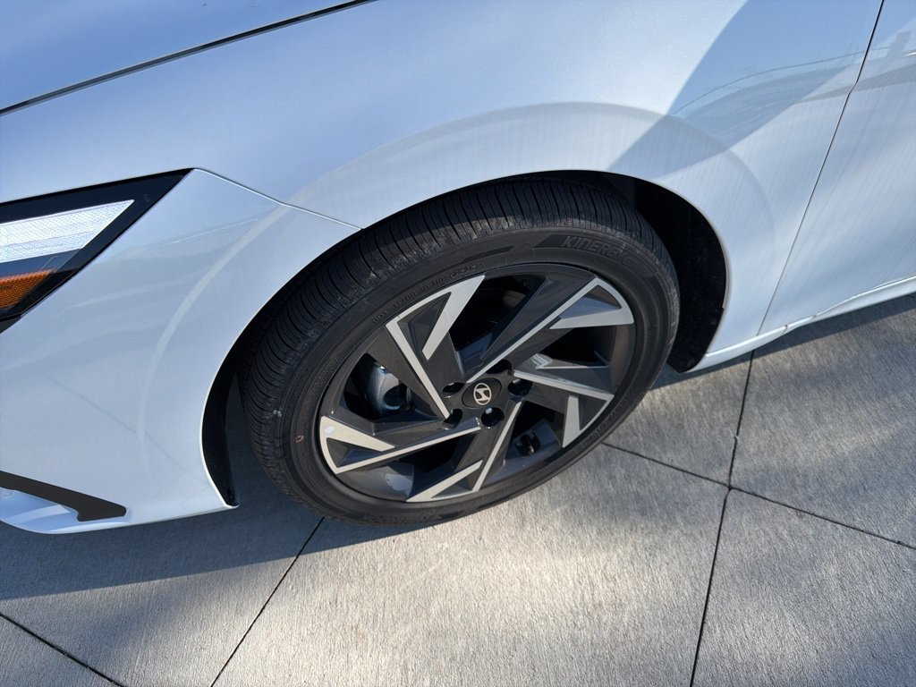 New 2025 Hyundai Elantra SEL FWD image 9