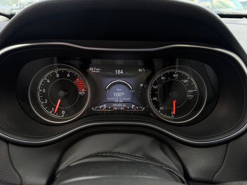 Used 2019 Jeep Cherokee Limited w/ Luxury Group AWD/4WD image 16