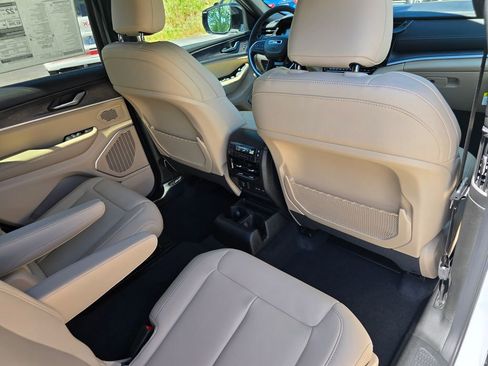 New 2026 Jeep Grand Cherokee L Limited AWD/4WD image 25