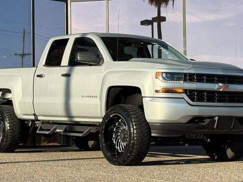 Used 2018 Chevrolet Silverado 1500 Custom w/ Trailering Package image 17