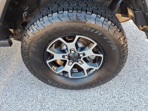 Used 2019 Jeep Wrangler Unlimited Rubicon w/ Cold Weather Group image 12