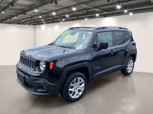 Used 2018 Jeep Renegade Latitude AWD/4WD image 3
