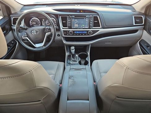 Used 2016 Toyota Highlander XLE AWD/4WD image 24