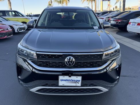 Used 2022 Volkswagen Taos SE image 3