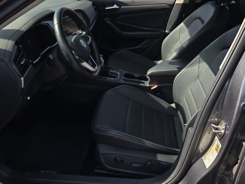 Used 2023 Volkswagen Jetta SE w/ Panoramic Sunroof Package FWD image 9
