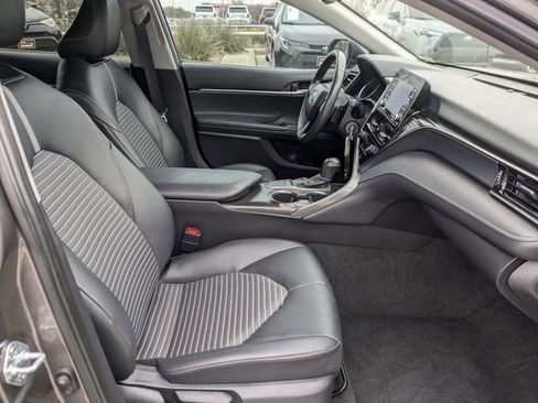 Used 2024 Toyota Camry SE image 29