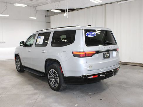 Used 2025 Jeep Wagoneer Series II w/ 8-Passenger Seating Package AWD/4WD image 7