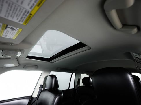 Used 2024 Nissan Armada Platinum w/ Captain's Chairs Package image 28