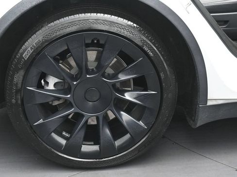 Used 2023 Tesla Model Y Long Range AWD/4WD image 34