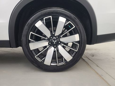 Used 2025 Mitsubishi Outlander SE image 10