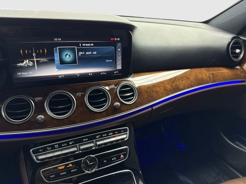 Used 2017 Mercedes-Benz E 300 image 23