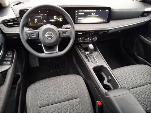 Used 2025 Nissan Kicks SV w/ Charging Package image 11