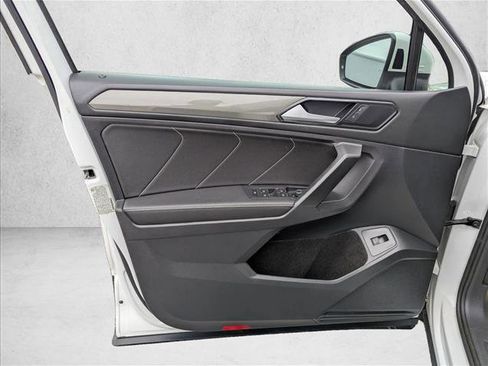 Certified 2023 Volkswagen Tiguan SE FWD image 21