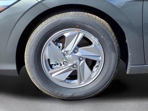 New 2025 Hyundai Elantra SE image 12