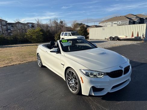 Used 2017 BMW M4 Convertible image 21