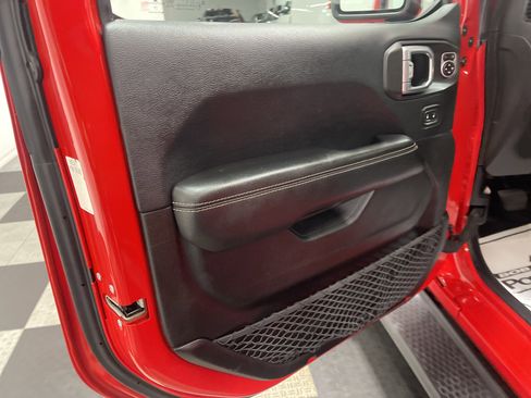 Used 2019 Jeep Wrangler Unlimited Sahara image 10
