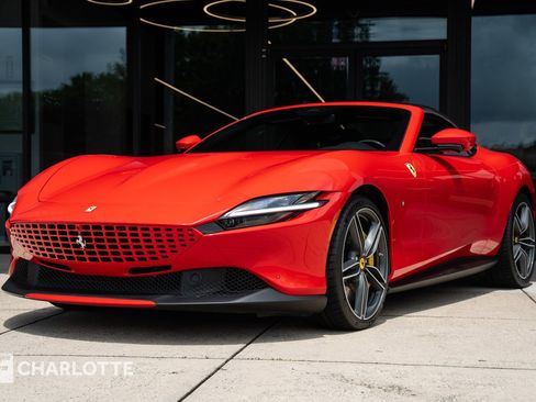 Used 2024 Ferrari Roma Spider RWD image 7