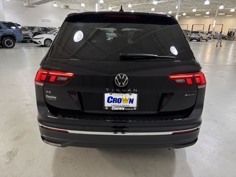 Certified 2024 Volkswagen Tiguan SE w/ Panoramic Sunroof Package AWD/4WD image 7